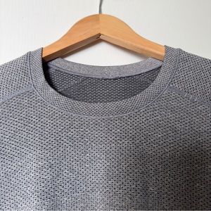 lululemon Men’s long sleeve metal vent tech 1.0 size L grey